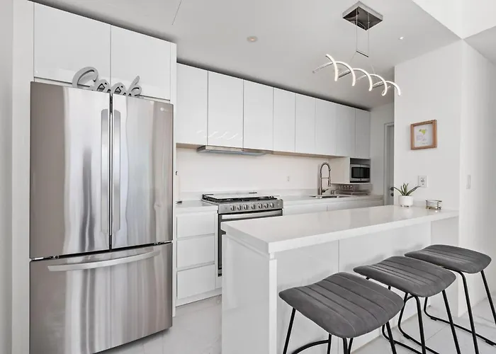 Great Location 3br Walk To & Downtown *