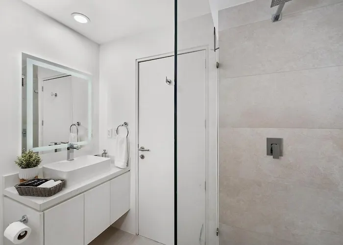 Great Location 3br Walk To & Downtown *